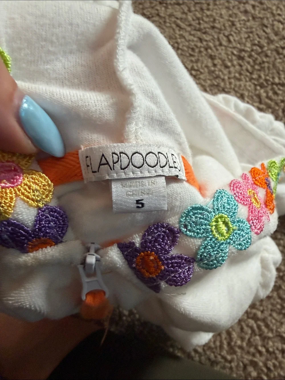 B8 5y Flapdoodles White Hooded Girls Terrycloth Cover-Up; Floral details